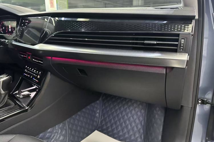 Used Volkswagen Passat 2022 330TSI Luxury Edition Interior 6