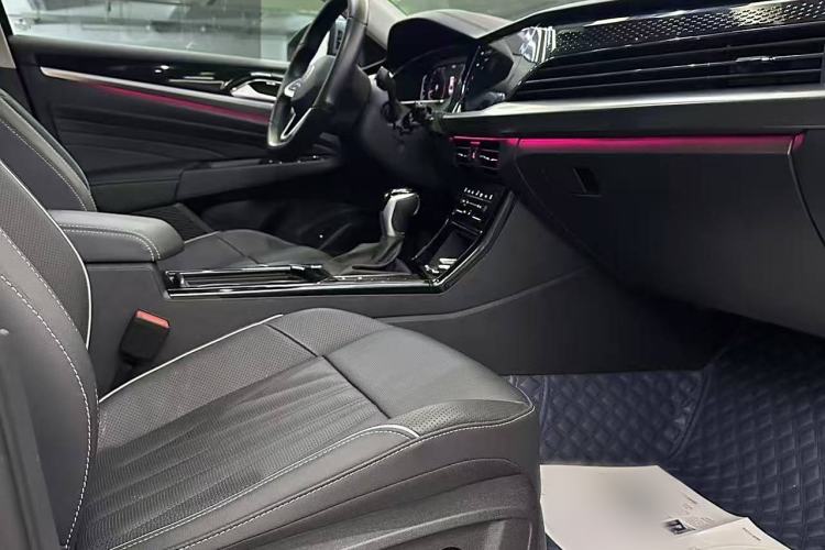 Used Volkswagen Passat 2022 330TSI Luxury Edition Interior 7
