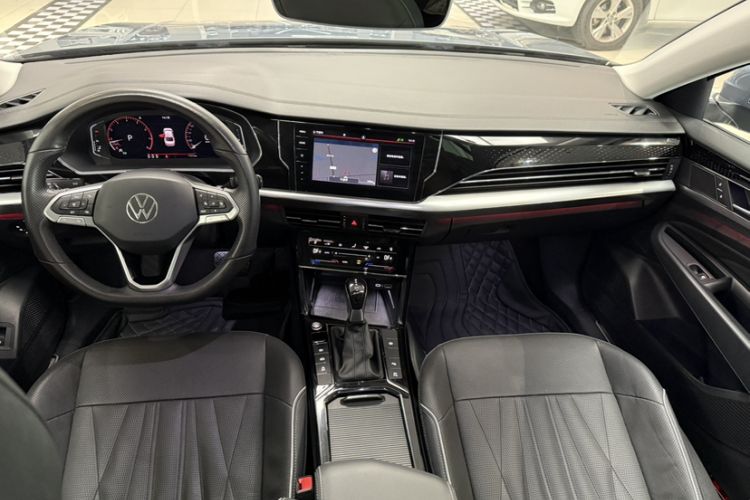 Used Volkswagen Passat 2022 330TSI Starry Luxury Edition Interior 8