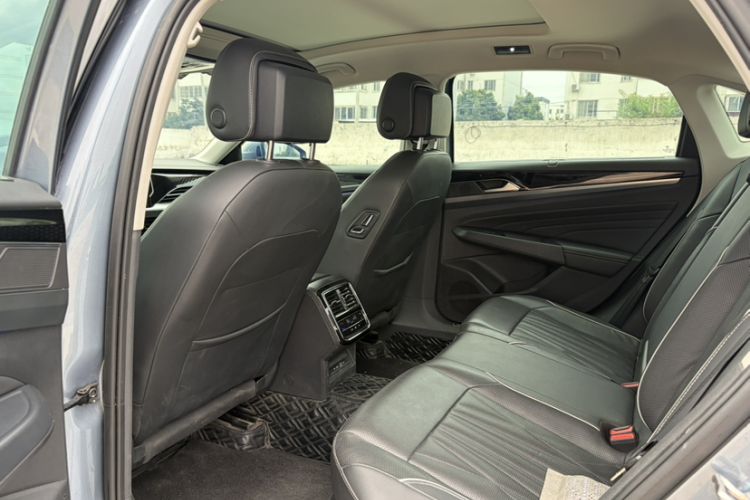 Used Volkswagen Passat 2022 330TSI Starry Luxury Edition Interior 8
