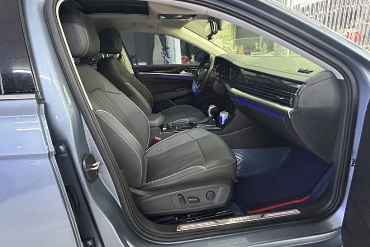 Used Volkswagen Passat 2022 330TSI Luxury Edition Interior 9