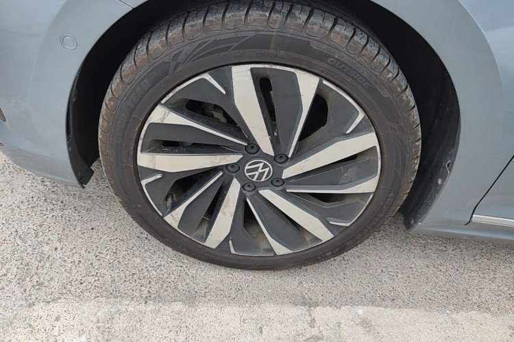 Used Volkswagen Passat 2022 330TSI Luxury Edition Left Front Wheel Hub