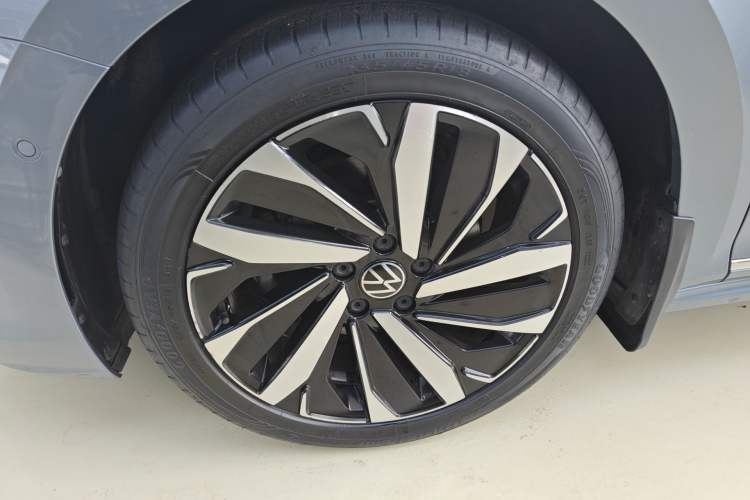 Used Volkswagen Passat 2022 330TSI Luxury Edition Left Front Wheel Hub