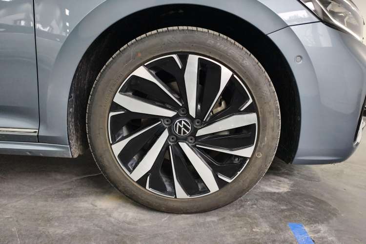 Used Volkswagen Passat 2022 330TSI Starry Luxury Edition Left Rear Wheel Hub