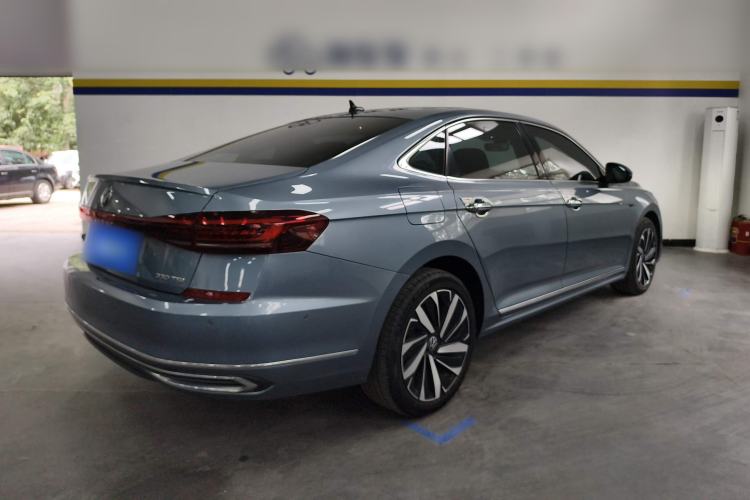 Used Volkswagen Passat 2022 330TSI Starry Luxury Edition Rear Right 45 Deg