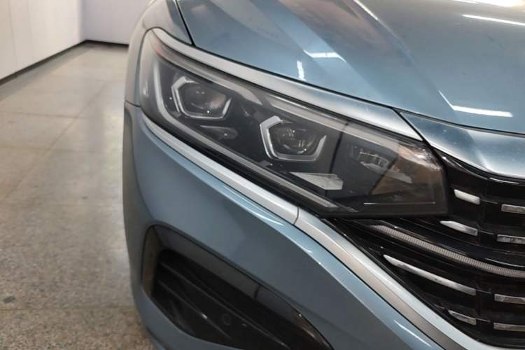 Used Volkswagen Passat 2022 330TSI Luxury Edition Right Front Headlight