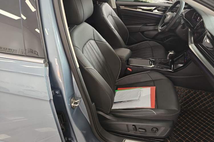 Used Volkswagen Passat 2022 330TSI Luxury Edition Right Front Seat