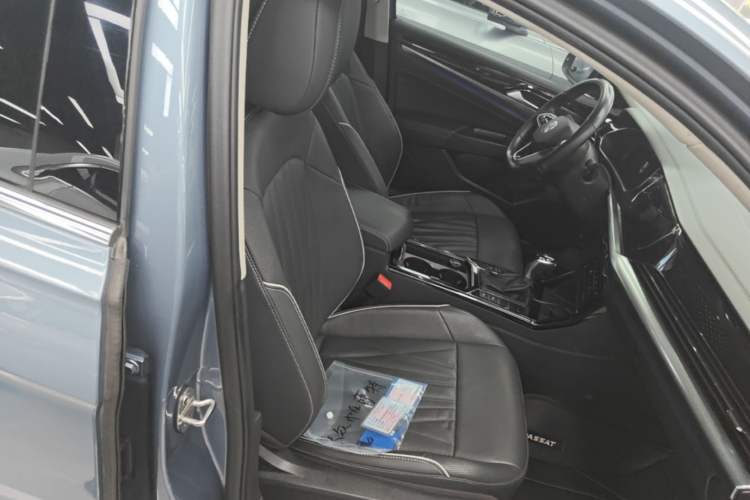 Used Volkswagen Passat 2022 330TSI Luxury Edition Right Front Seat