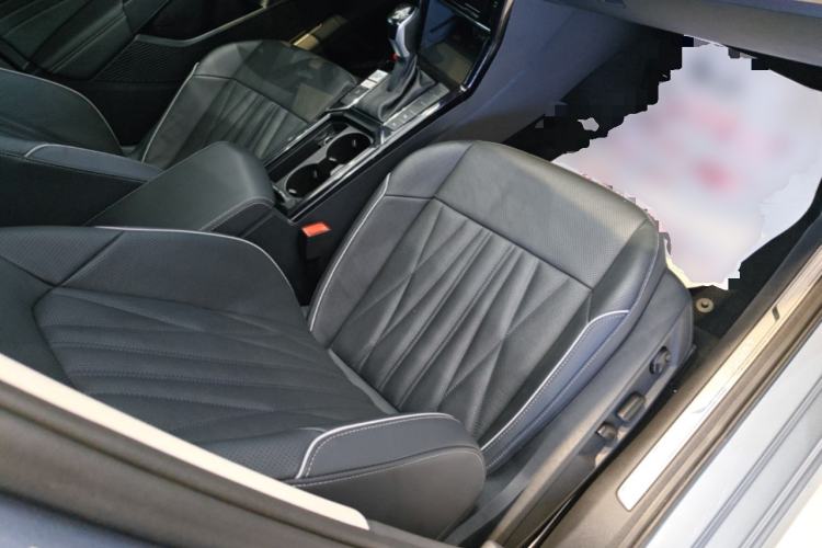 Used Volkswagen Passat 2022 330TSI Luxury Edition Right Front Seat