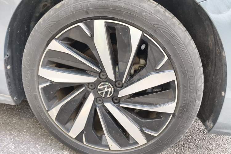 Used Volkswagen Passat 2022 330TSI Starry Elite Edition Right Front Wheel Hub