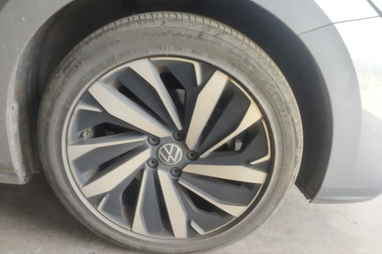 Used Volkswagen Passat 2022 330TSI Elite Edition Right Front Wheel Hub