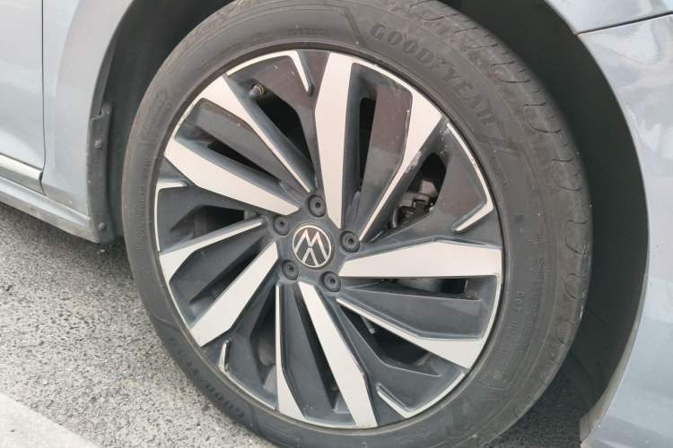 Used Volkswagen Passat 2022 330TSI Starry Elite Edition Right Front Wheel Hub