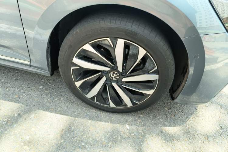 Used Volkswagen Passat 2022 330TSI Starry Luxury Edition Right Front Wheel Hub
