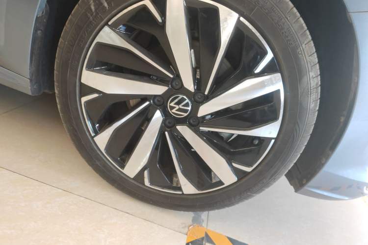 Used Volkswagen Passat 2022 330TSI Elite Edition Right Front Wheel Hub