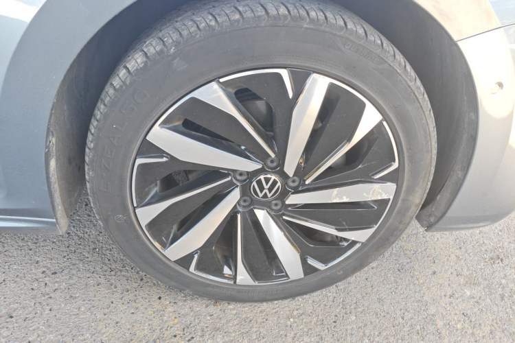 Used Volkswagen Passat 2022 330TSI Starry Luxury Edition Right Front Wheel Hub