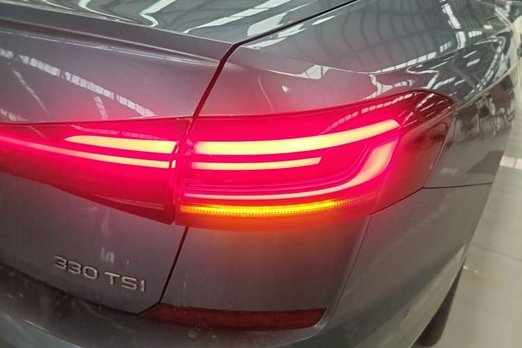 Used Volkswagen Passat 2022 330TSI Starry Luxury Edition Right Rear Taillight