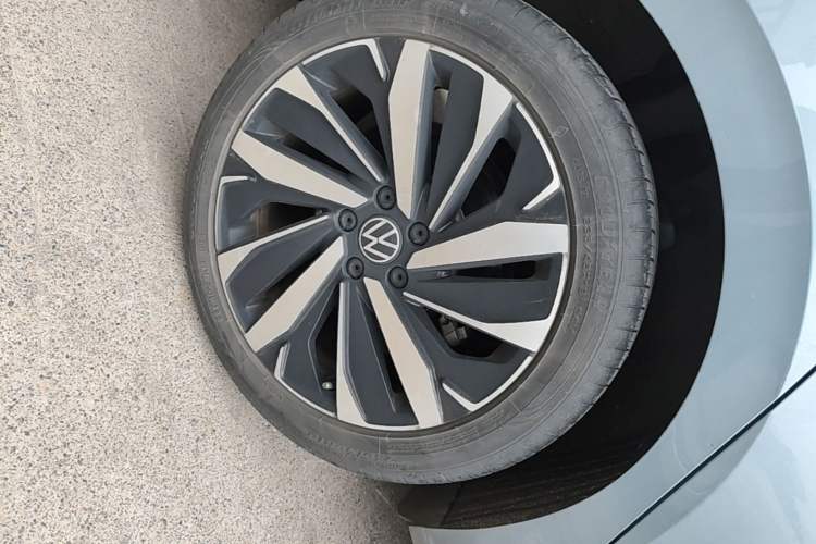 Used Volkswagen Passat 2022 330TSI Luxury Edition Right Rear Wheel Hub