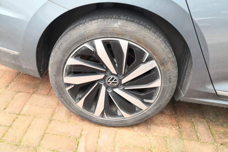 Used Volkswagen Passat 2022 330TSI Starry Elite Edition Right Rear Wheel Hub