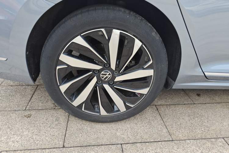 Used Volkswagen Passat 2022 330TSI Starry Elite Edition Right Rear Wheel Hub