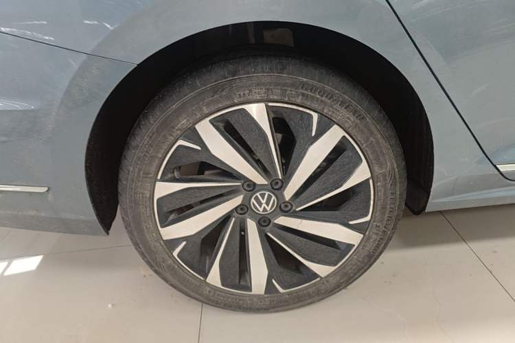 Used Volkswagen Passat 2022 330TSI Starry Luxury Edition Right Rear Wheel Hub