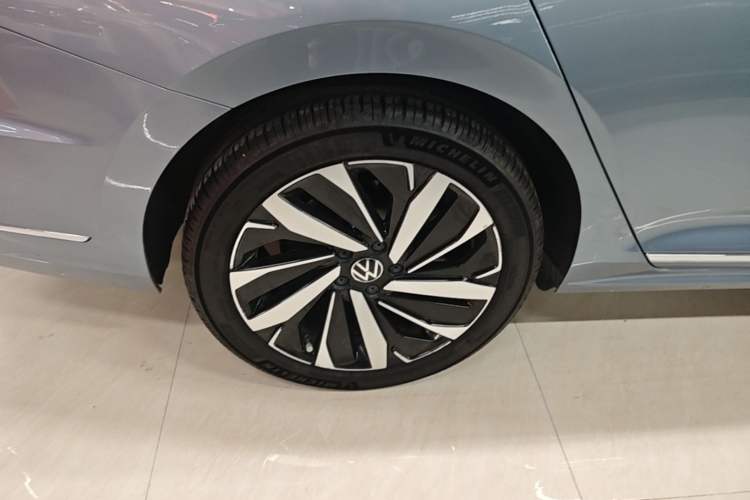 Used Volkswagen Passat 2022 330TSI Starry Elite Edition Right Rear Wheel Hub