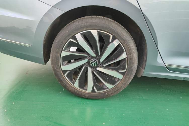 Used Volkswagen Passat 2022 330TSI Starry Elite Edition Custom Version Right Rear Wheel Hub