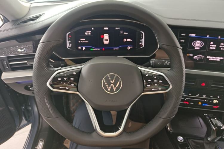 Used Volkswagen Passat 2022 330TSI Luxury Edition Steering Wheel