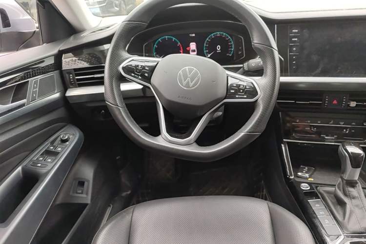 Used Volkswagen Passat 2022 330TSI Luxury Edition Steering Wheel