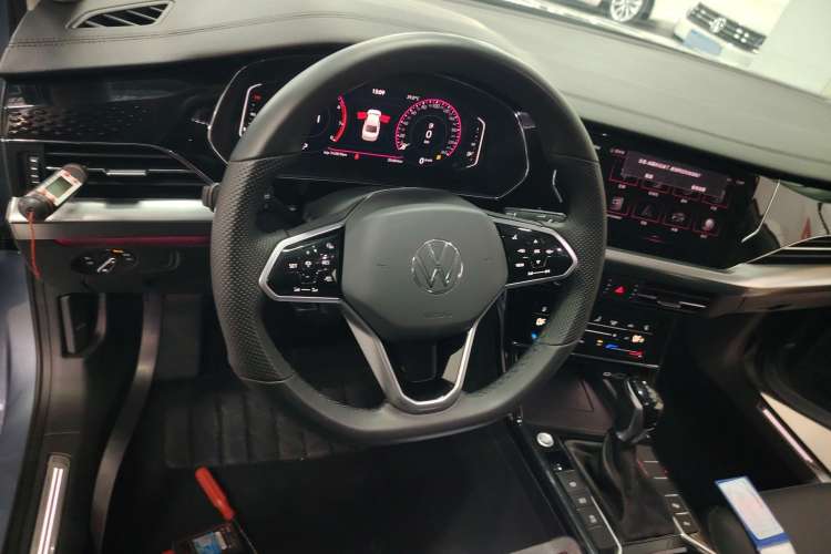 Used Volkswagen Passat 2022 330TSI Luxury Edition Steering Wheel