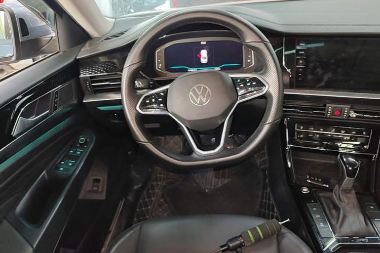 Used Volkswagen Passat 2022 330TSI Luxury Edition Steering Wheel