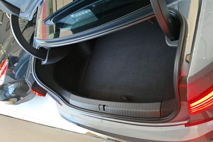 Used Volkswagen Passat 2022 330TSI Luxury Edition Trunk