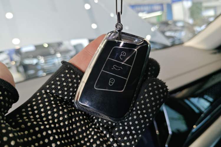 Used Volkswagen Passat 2022 330TSI Luxury Edition Vehicle Key