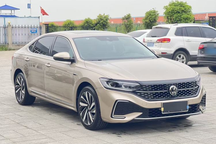 Used Volkswagen Passat 2022 330TSI Starry Luxury Edition Exterior 2