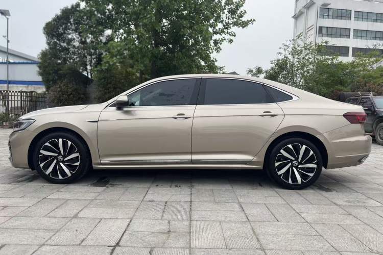 Used Volkswagen Passat 2022 330TSI Starry Luxury Edition Exterior 3
