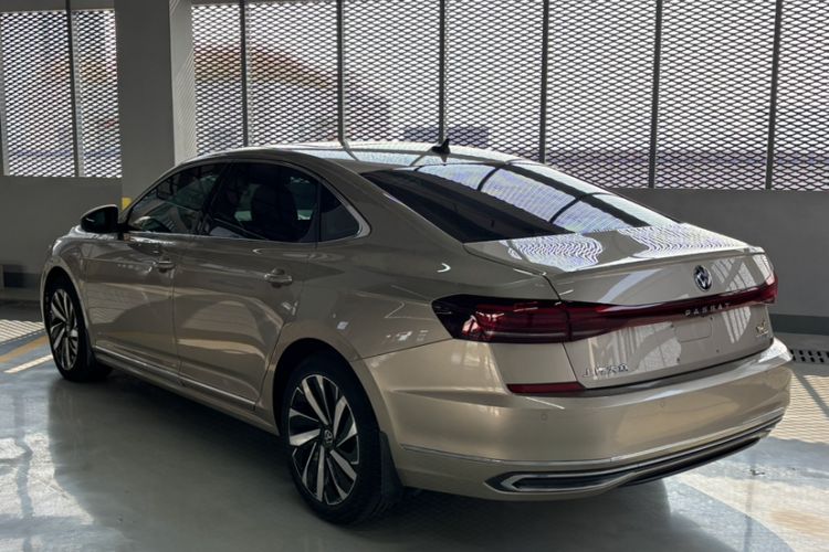 Used Volkswagen Passat 2022 330TSI Elite Edition Custom Version Exterior 6