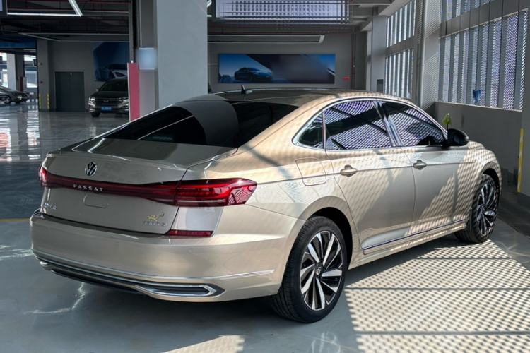 Used Volkswagen Passat 2022 330TSI Elite Edition Custom Version Exterior 9