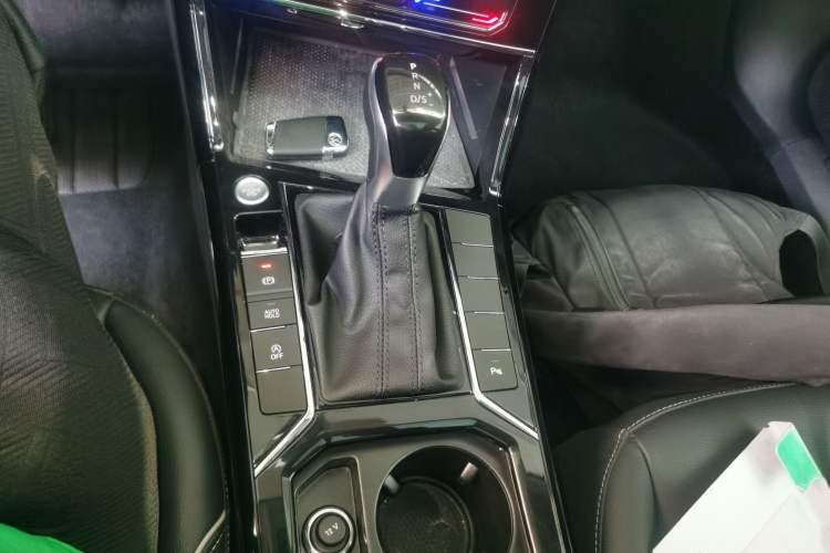 Used Volkswagen Passat 2022 330TSI Elite Edition Custom Version Gear Lever