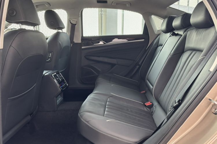 Used Volkswagen Passat 2022 330TSI Elite Edition Custom Version Interior 5