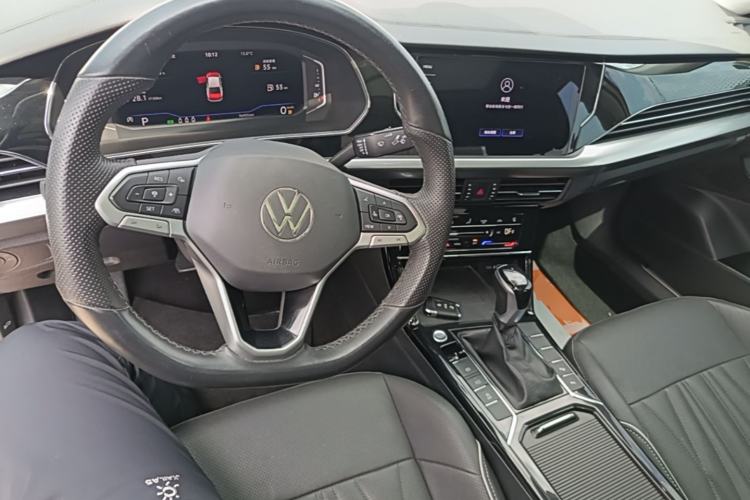Used Volkswagen Passat 2022 330TSI Luxury Edition Center Console
