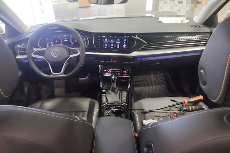 Used Volkswagen Passat 2022 330TSI Luxury Edition Center Console