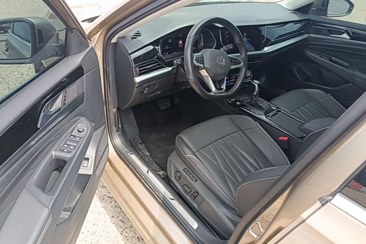 Used Volkswagen Passat 2022 330TSI Luxury Edition Driver Seat