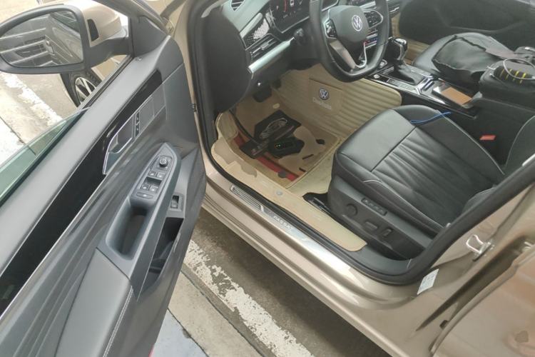 Used Volkswagen Passat 2022 330TSI Starry Luxury Edition – Exclusive Special Edition Driver Seat