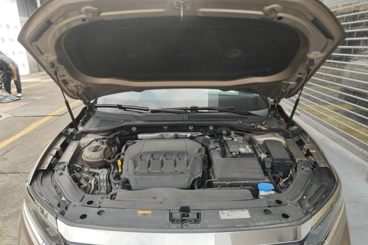 Used Volkswagen Passat 2022 330TSI Starry Luxury Edition – Exclusive Special Edition Engine Bay