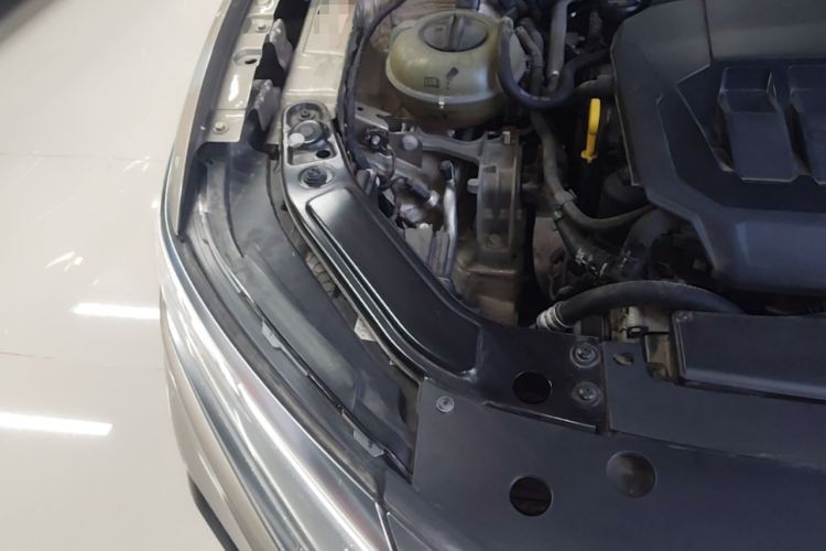 Used Volkswagen Passat 2022 330TSI Luxury Edition Engine Bay Right