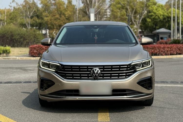 Used Volkswagen Passat 2022 330TSI Luxury Edition Exterior 6