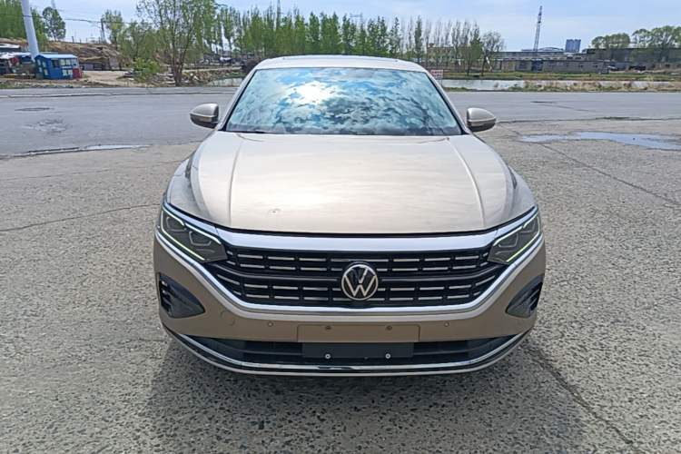 Used Volkswagen Passat 2022 330TSI Luxury Edition Front