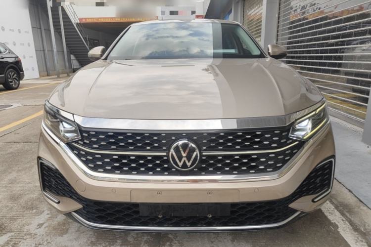 Used Volkswagen Passat 2022 330TSI Starry Luxury Edition – Exclusive Special Edition Front
