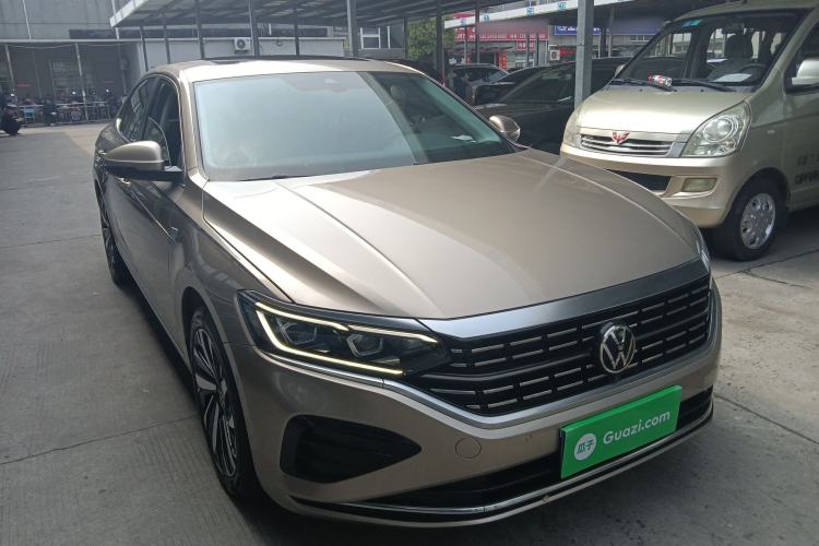 Used Volkswagen Passat 2022 330TSI Luxury Edition Front Right 45 Deg