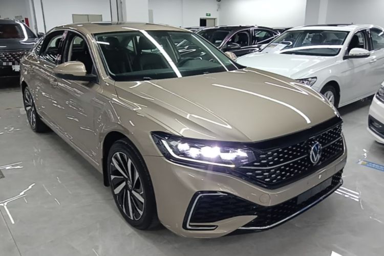 Used Volkswagen Passat 2022 330TSI Starry Elite Edition Front Right 45 Deg