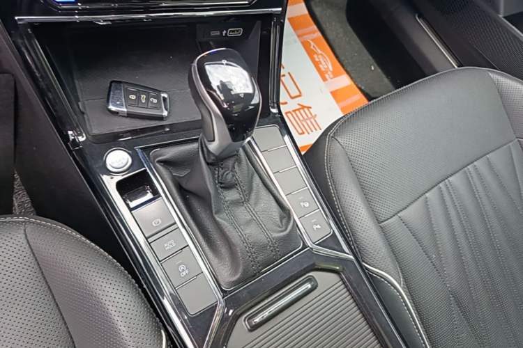 Used Volkswagen Passat 2022 330TSI Luxury Edition Gear Lever